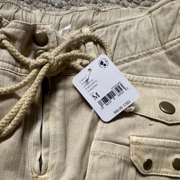 COPY - NWT Free People shorts in khaki color size Medium - Picture 2 of 4